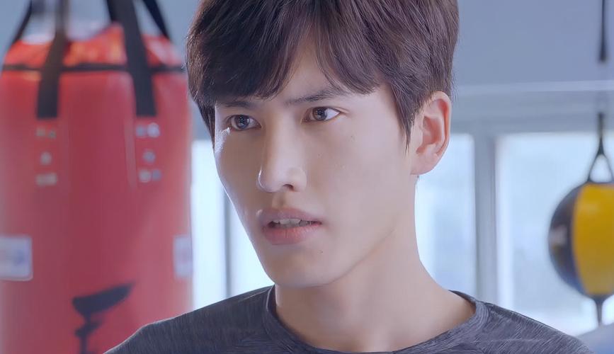 甜蜜暴击演员表骆冠言（甜蜜暴击演员表骆冠言是谁）甜蜜暴击演员表骆冠言是谁