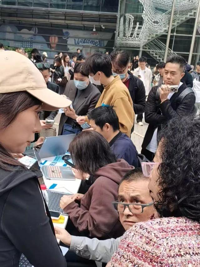 公务员“养龙虾”冲上热搜,有人称靠上门安装赚26万元!马化腾说没想到“龙虾”这么火