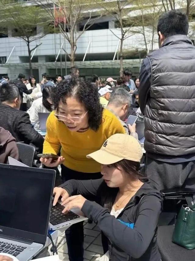 公务员“养龙虾”冲上热搜,有人称靠上门安装赚26万元!马化腾说没想到“龙虾”这么火