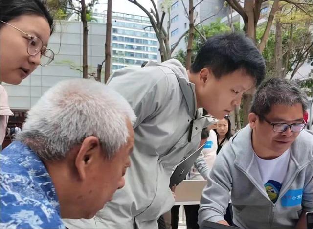 公务员“养龙虾”冲上热搜,有人称靠上门安装赚26万元!马化腾说没想到“龙虾”这么火